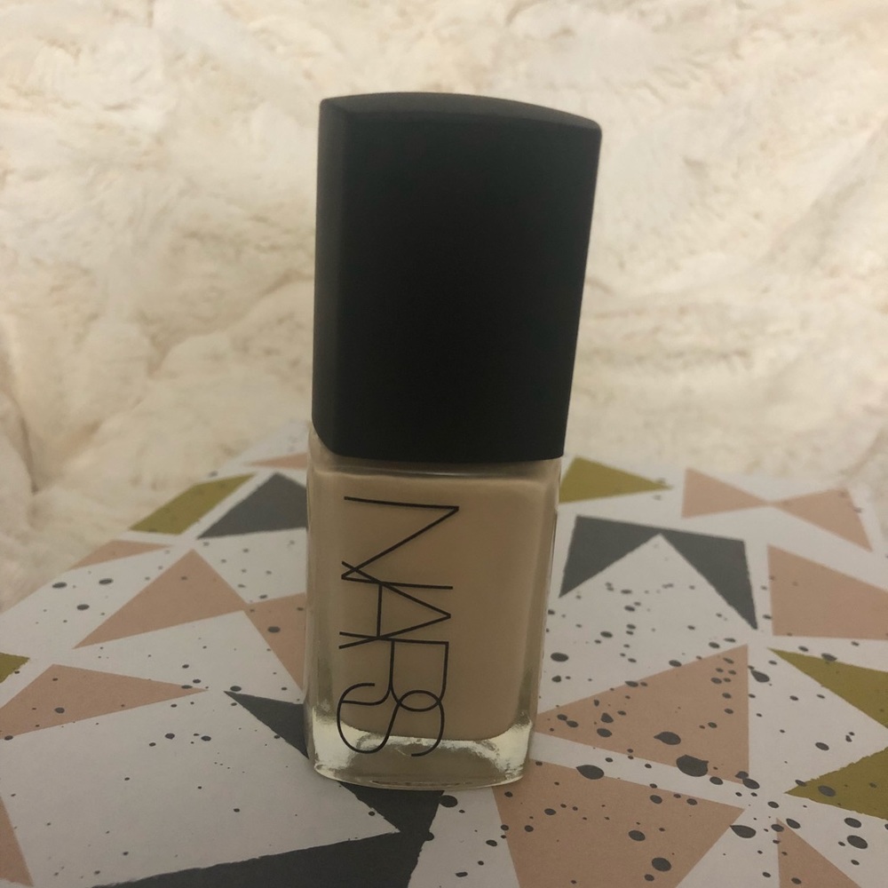 Nars Sheer Glow Foundation